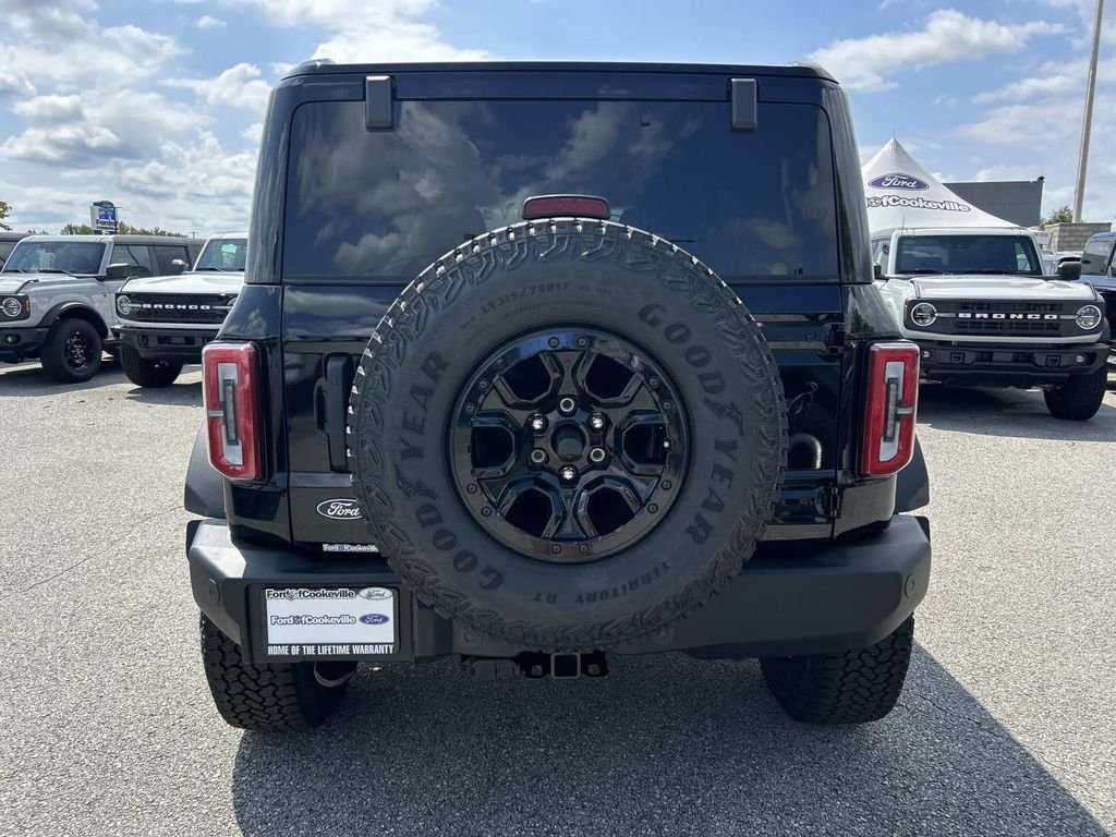 New 2026 Shadow Black Ford Outer Banks® image 5