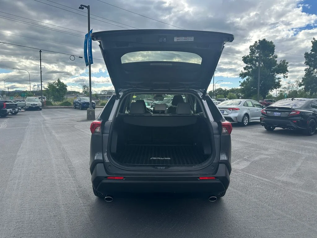 Used 2019 Gray Toyota XLE Premium image 11