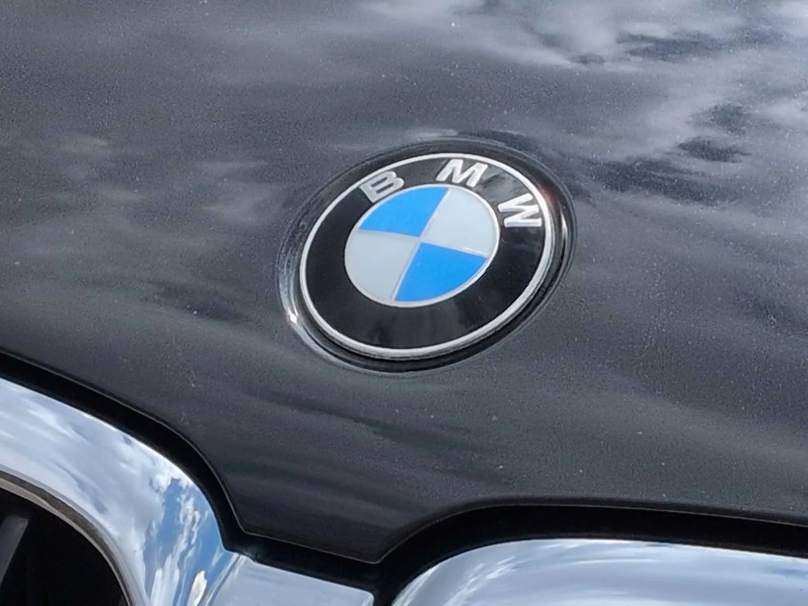 Used 2021 Dark Graphite Metallic BMW 530e xDrive image 11