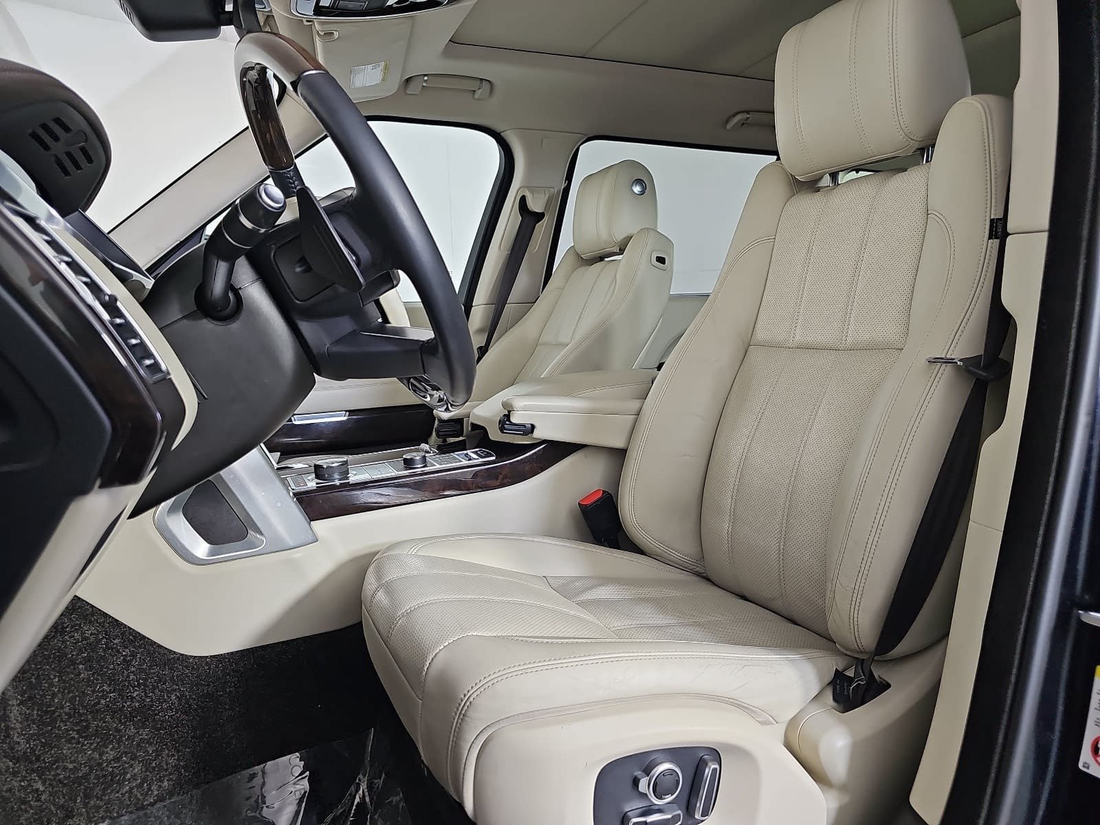 Used 2017 Black Land Rover 5.0L V8 Supercharged image 15