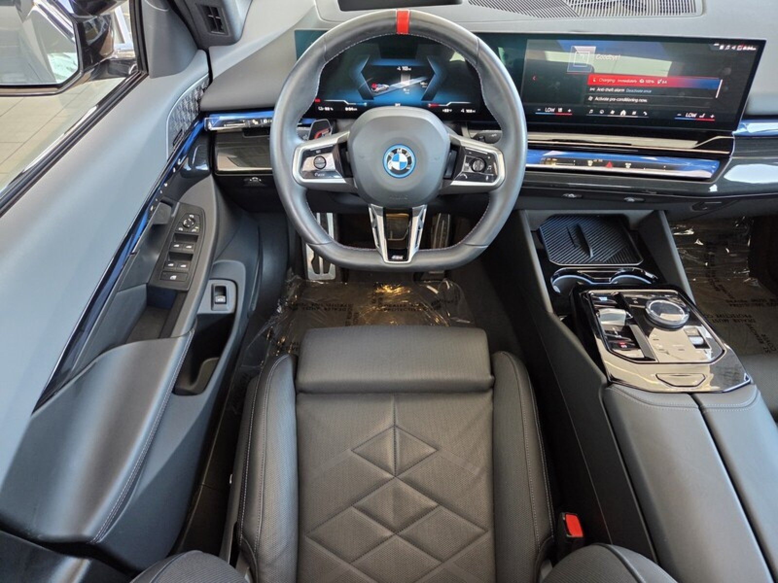 2025 BMW i5 M60 - Photo 16