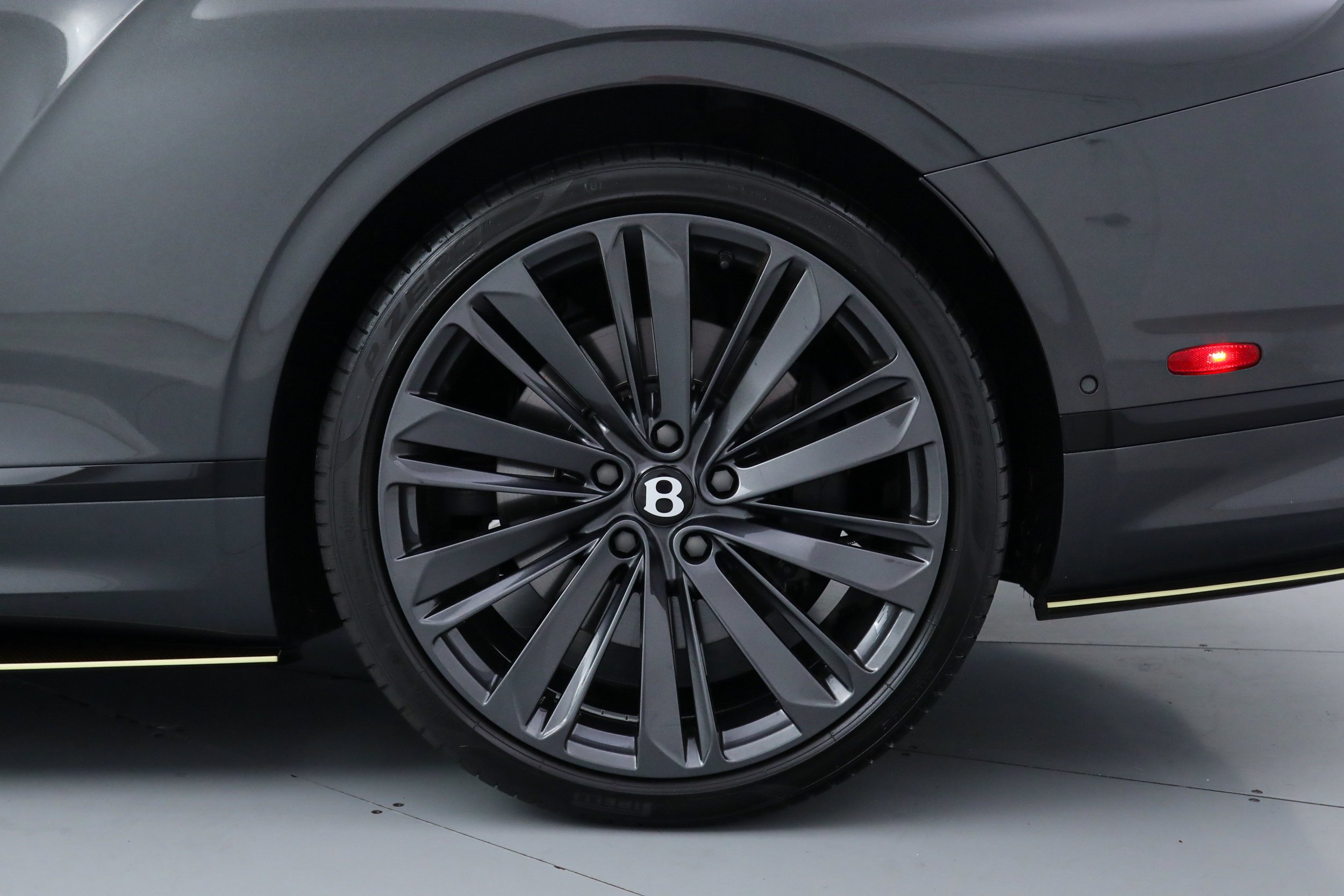 Used 2024 Gray Bentley  image 44