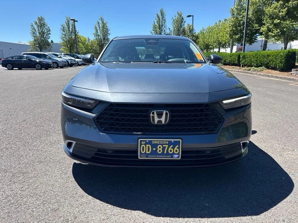Used 2023 Canyon River Blue Metallic Honda Touring image 2