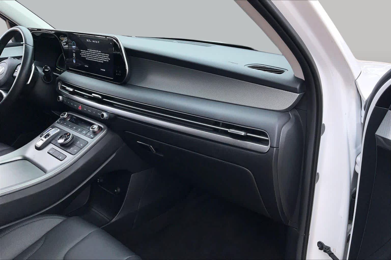 Used 2025 Hyper White Hyundai SEL image 16