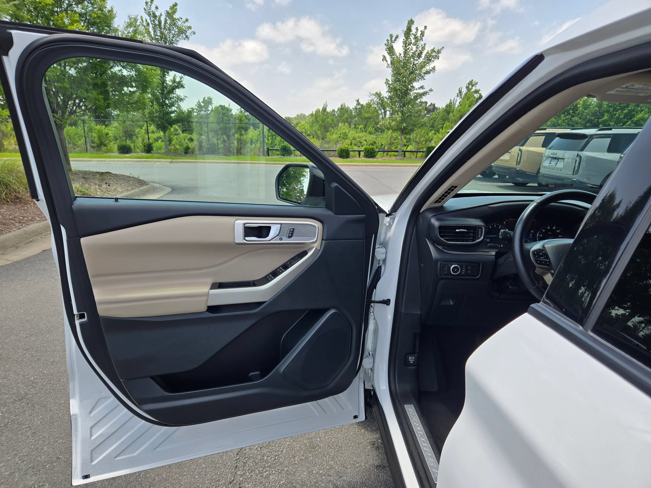 Used 2023 Oxford White Ford Limited image 20
