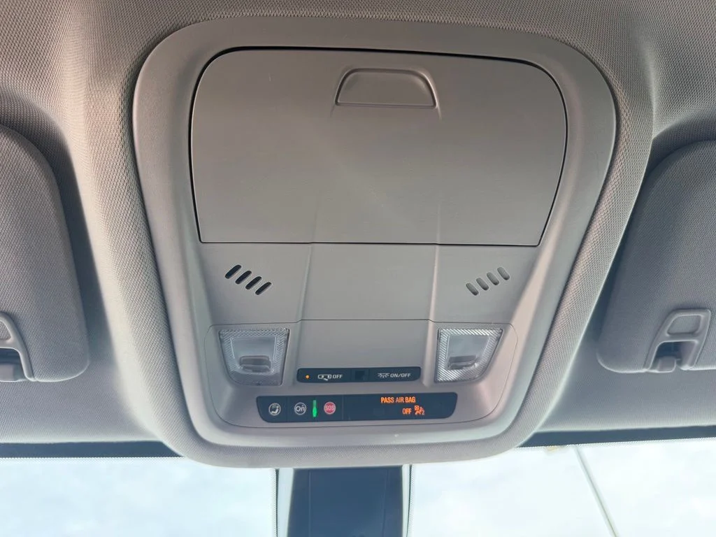 Used 2023 White GMC SLE image 22