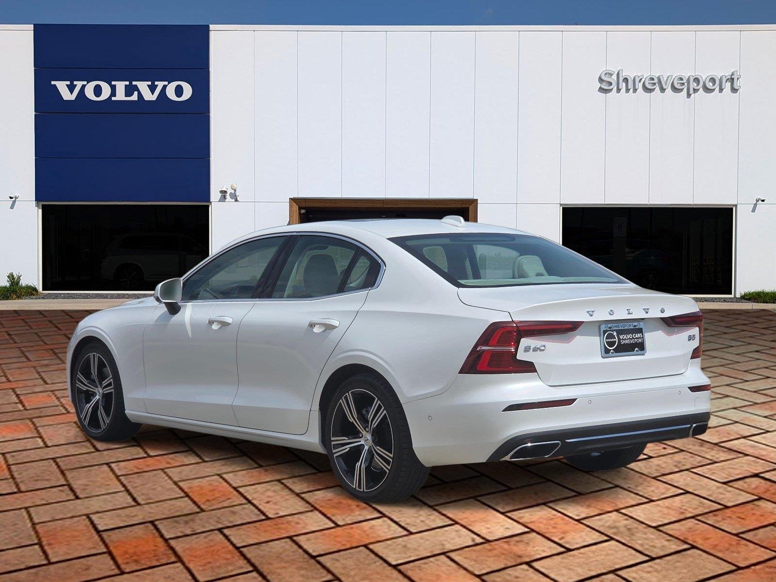 Used 2022 Crystal White Metallic Volvo Inscription image 6