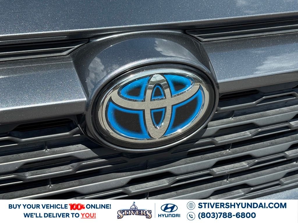 2021 Toyota RAV4 XLE - Photo 8
