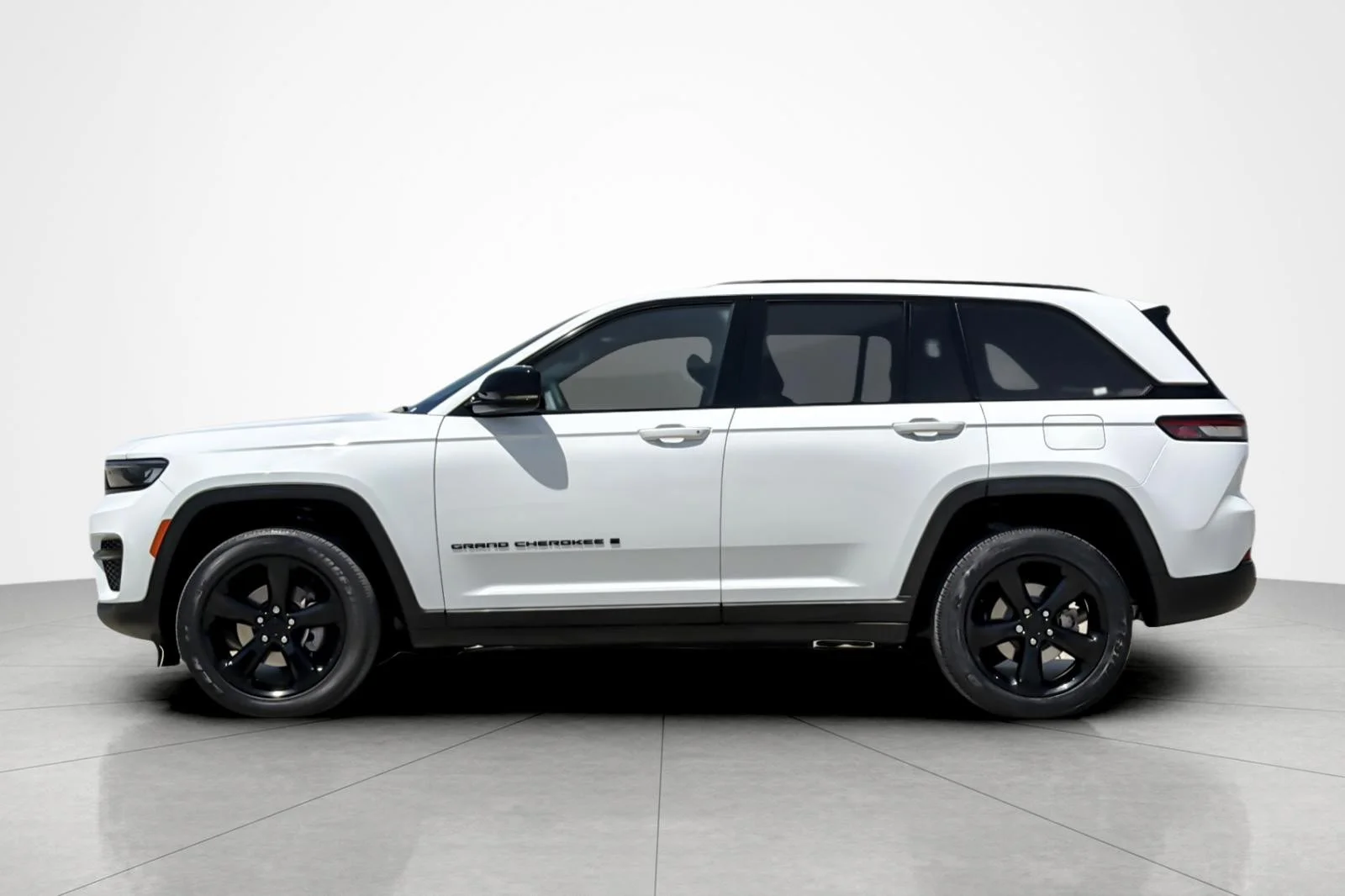 Used 2023 BRIGHT WHITE Jeep Altitude image 2