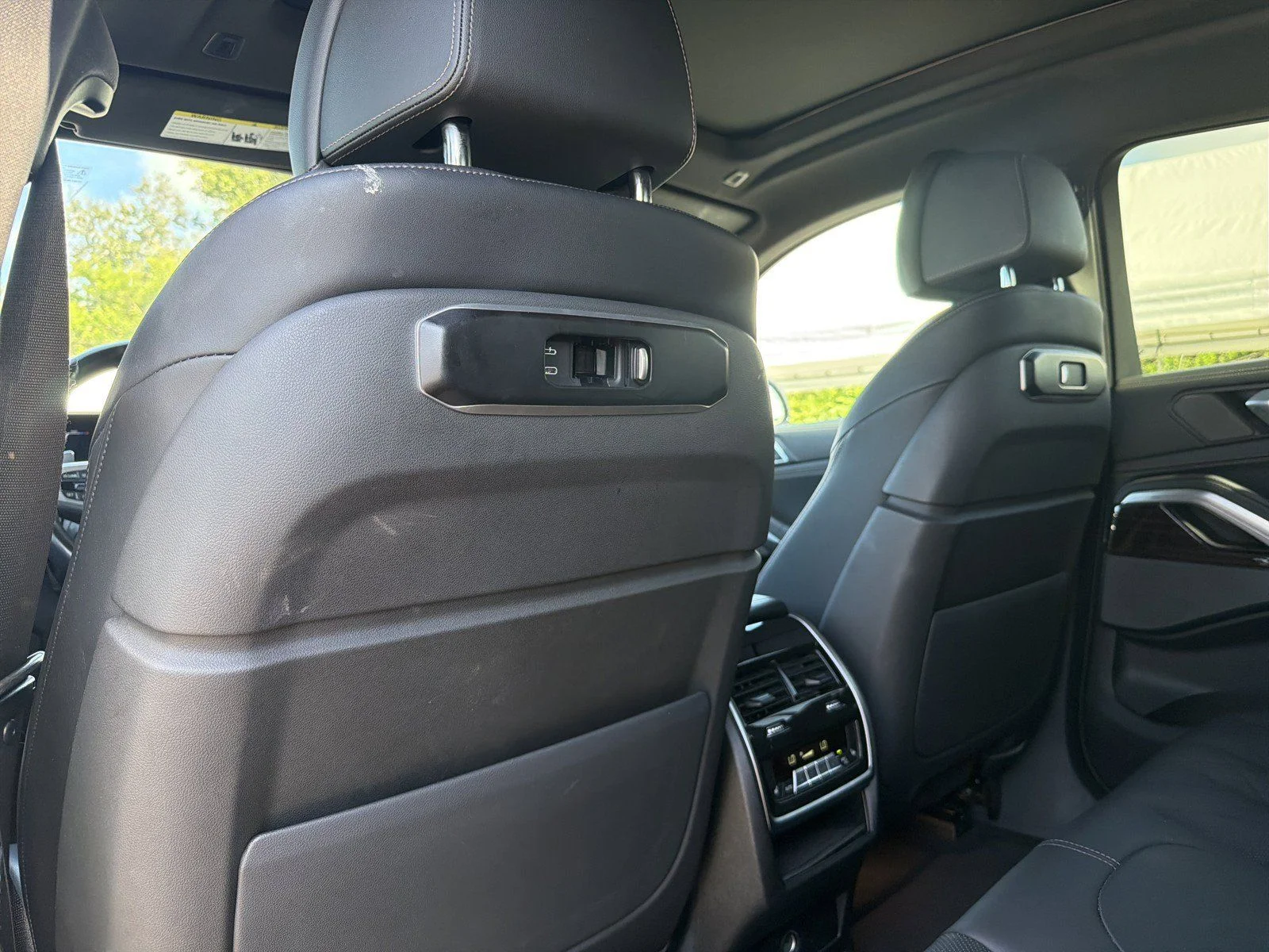 Used 2025 Skyscraper Grey Metallic BMW xDrive40i image 23