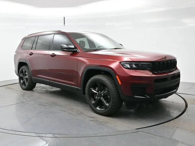 Used 2021 Velvet Red Pearlc Jeep Altitude image 1