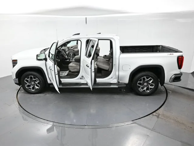 Used 2023 SUMMIT WHITE GMC SLT image 39
