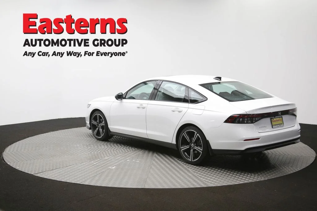 Used 2026 White Honda SE image 63