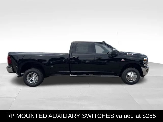 New 2026 Diamond Black Crystal Pearl-Coat Exterior Paint RAM Tradesman image 10
