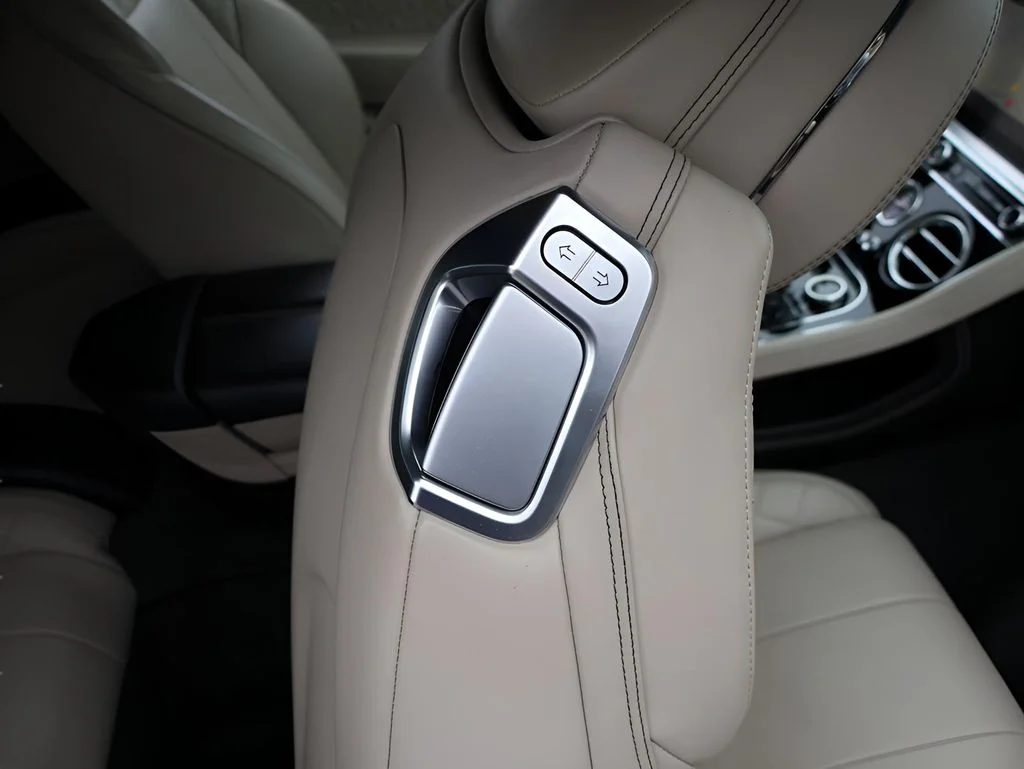 Used 2022 Cambrian Gray Metallic Bentley V8 image 13