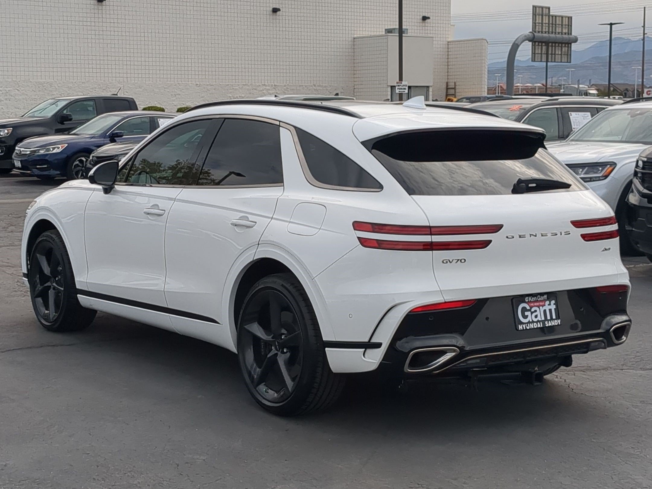 Used 2026 Uyuni White Genesis 2.5T Sport Prestige image 5