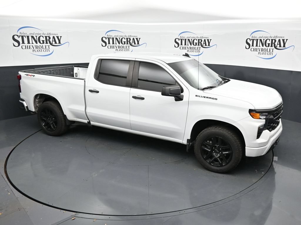 Used 2022 Summit White Chevrolet Custom image 18