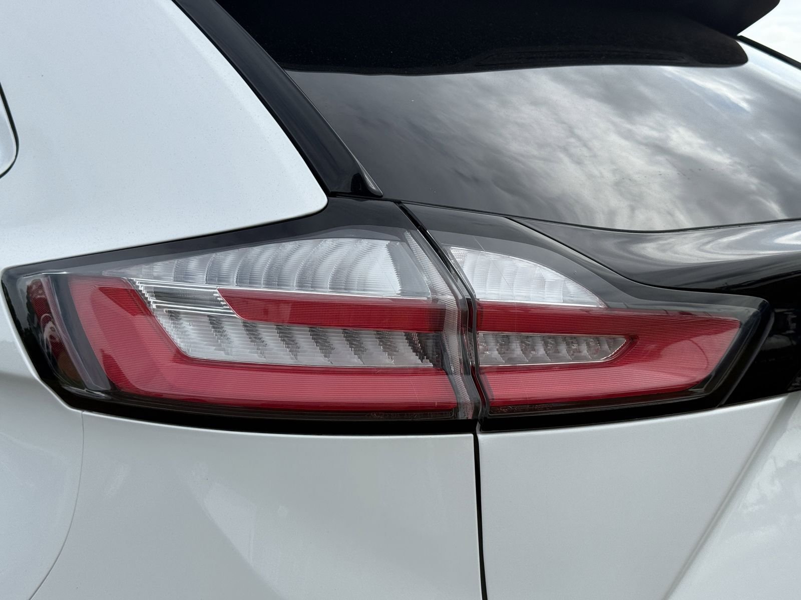 Used 2022 Oxford White Ford SEL image 10