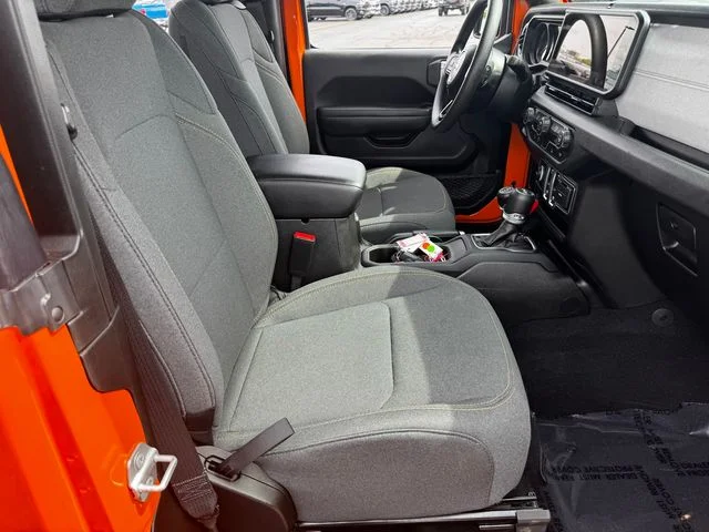 Certified Used 2025  Jeep Sport image 14