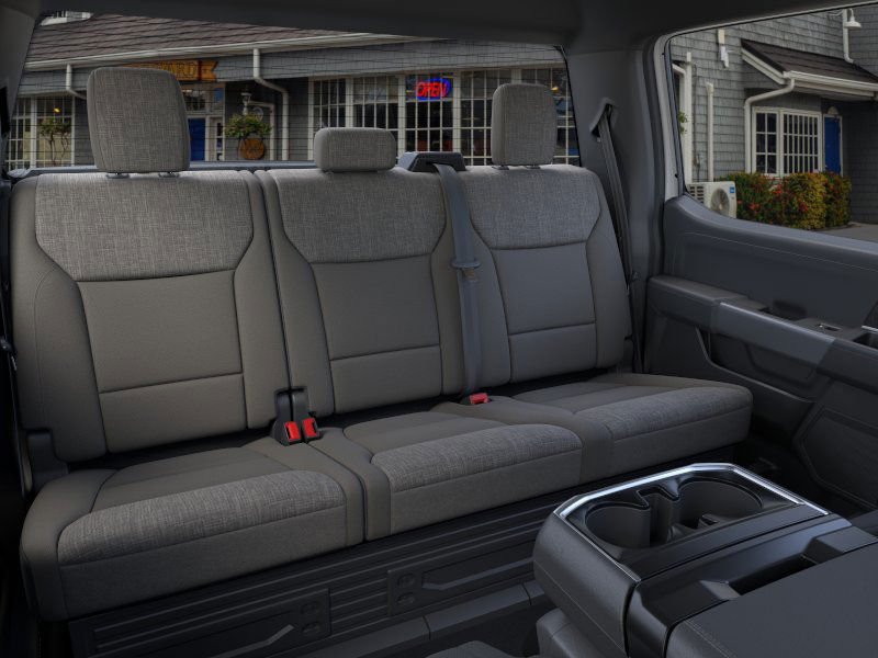 Used 2025 Oxford White Ford XLT image 11