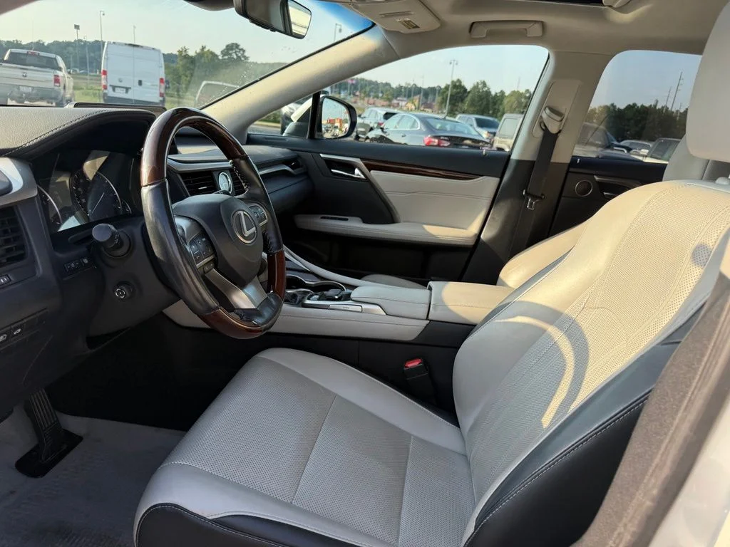 Used 2019 White Lexus 350 image 4