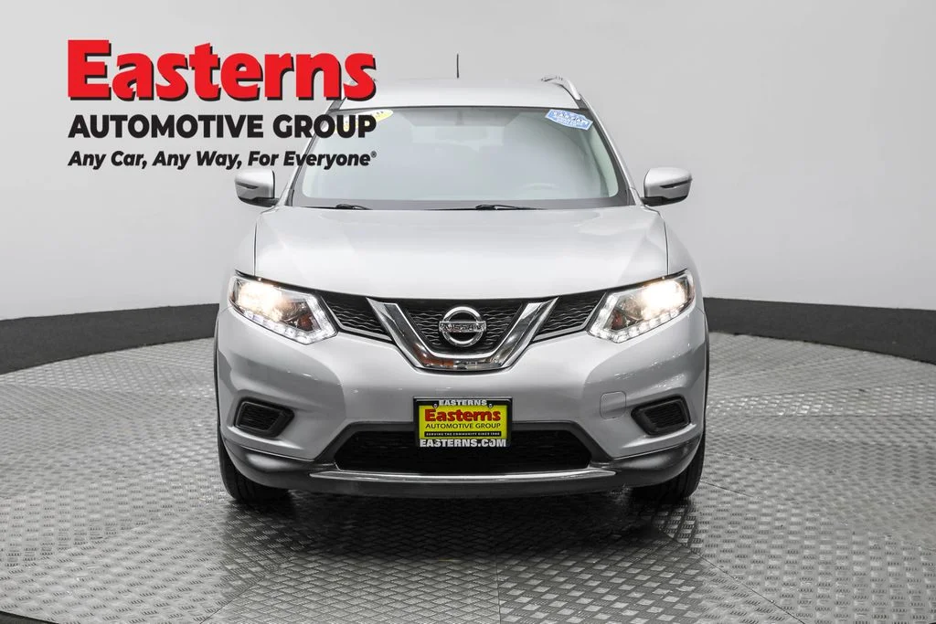 Used 2016 Silver Nissan SV image 2