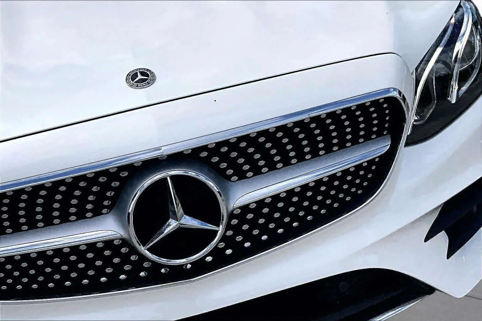 Used 2018 designo Diamond White Mercedes-Benz E 400 image 30