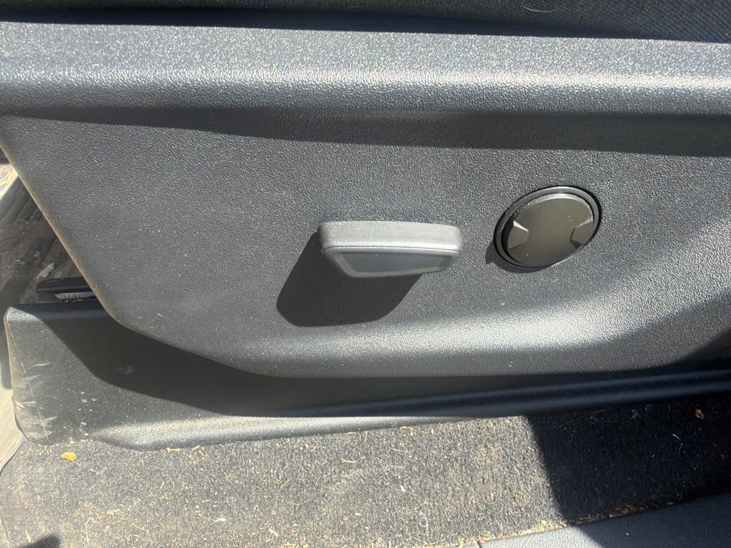 Used 2023 Silver Ford XLT image 15