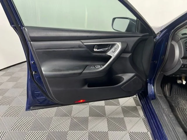 Used 2016 Deep Blue Pearl Nissan 2.5 SR image 15