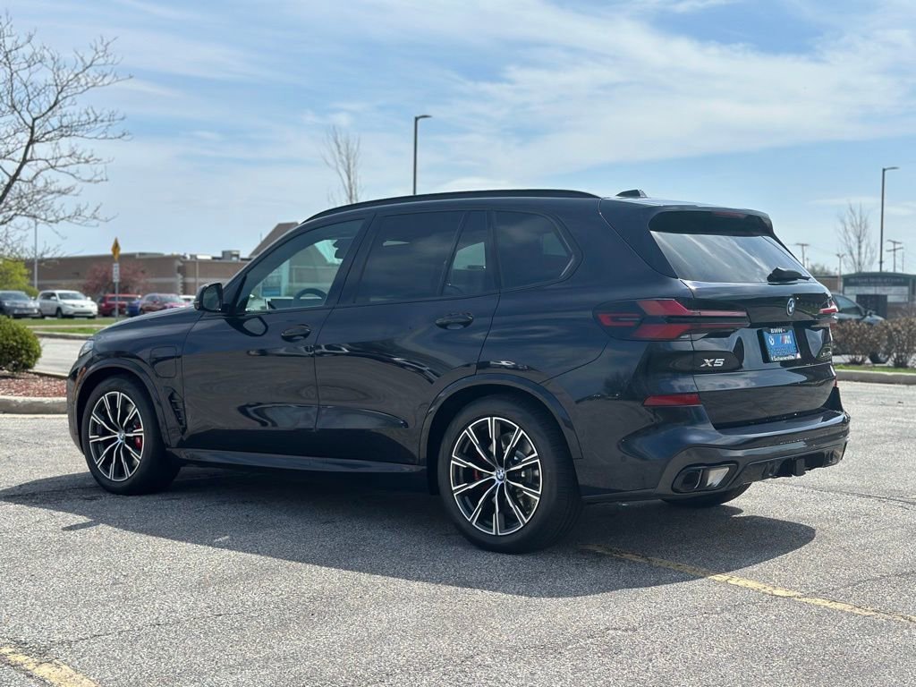 New 2026 Carbon Black Metallic BMW xDrive50e image 5