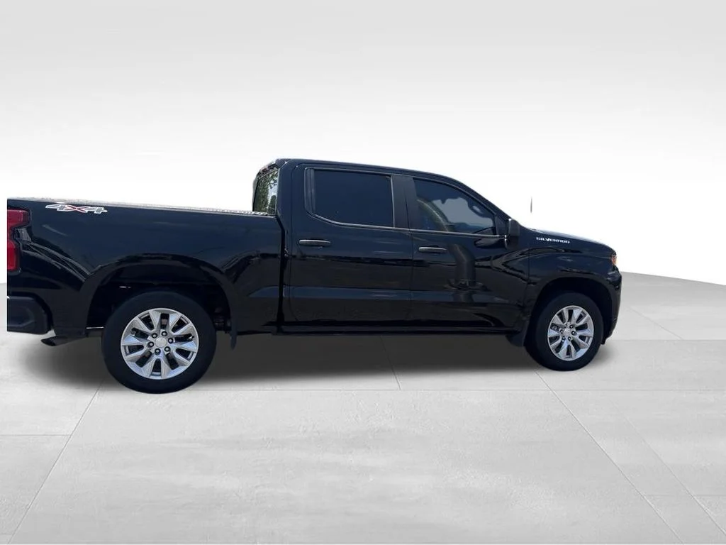 Used 2022 Black Chevrolet Custom image 14