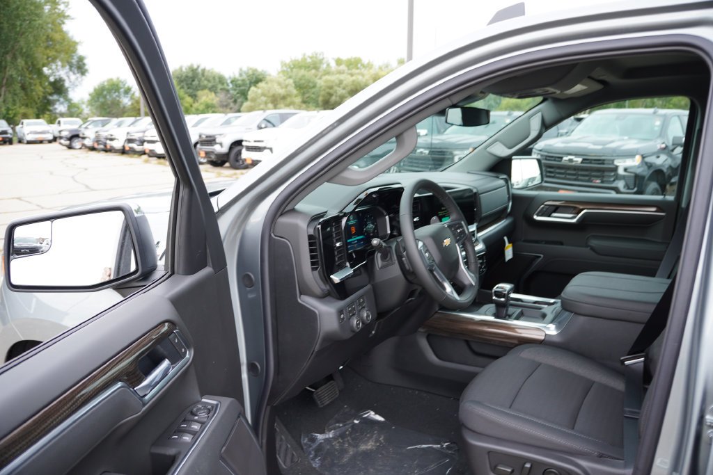 2026 Chevrolet Silverado 1500 LT - Photo 10