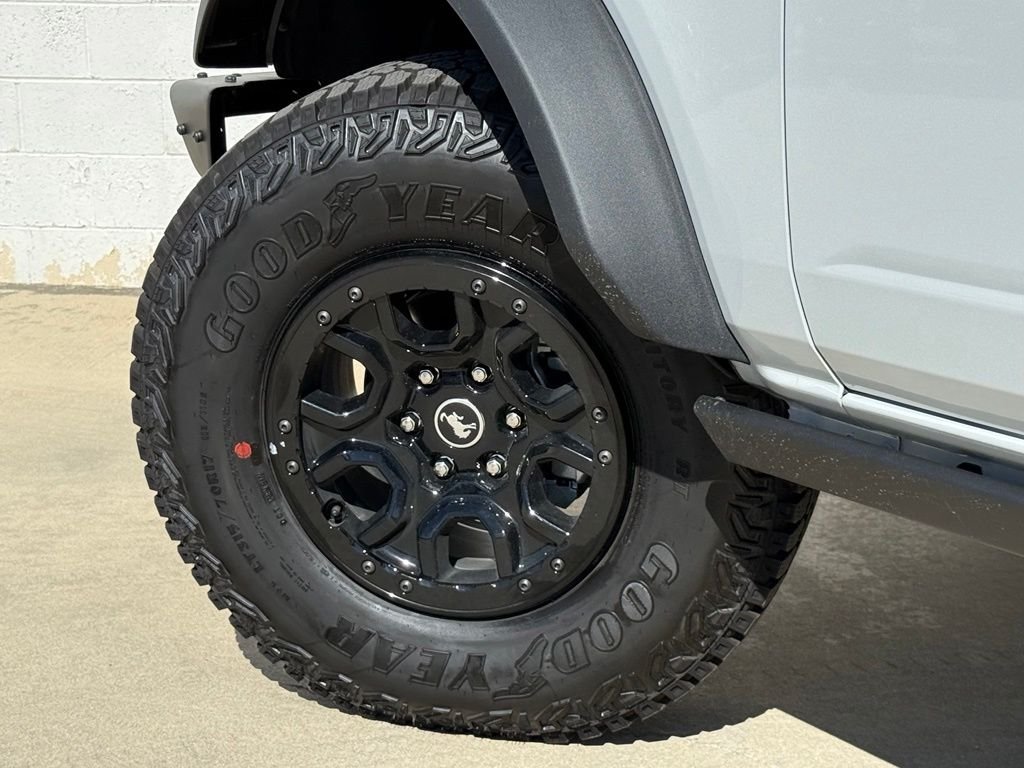 New 2026 Avalanche Gray Ford Badlands® image 16
