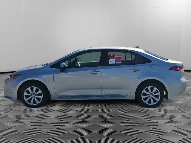 New 2027 Classic Silver Metallic Toyota LE image 2