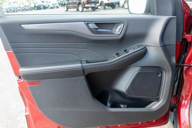 Used 2023 Red Ford Active image 16