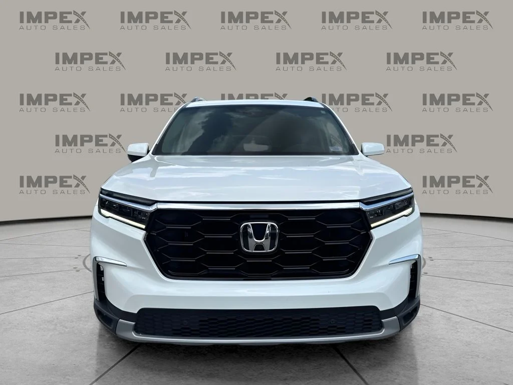 Used 2025  Honda Touring image 8