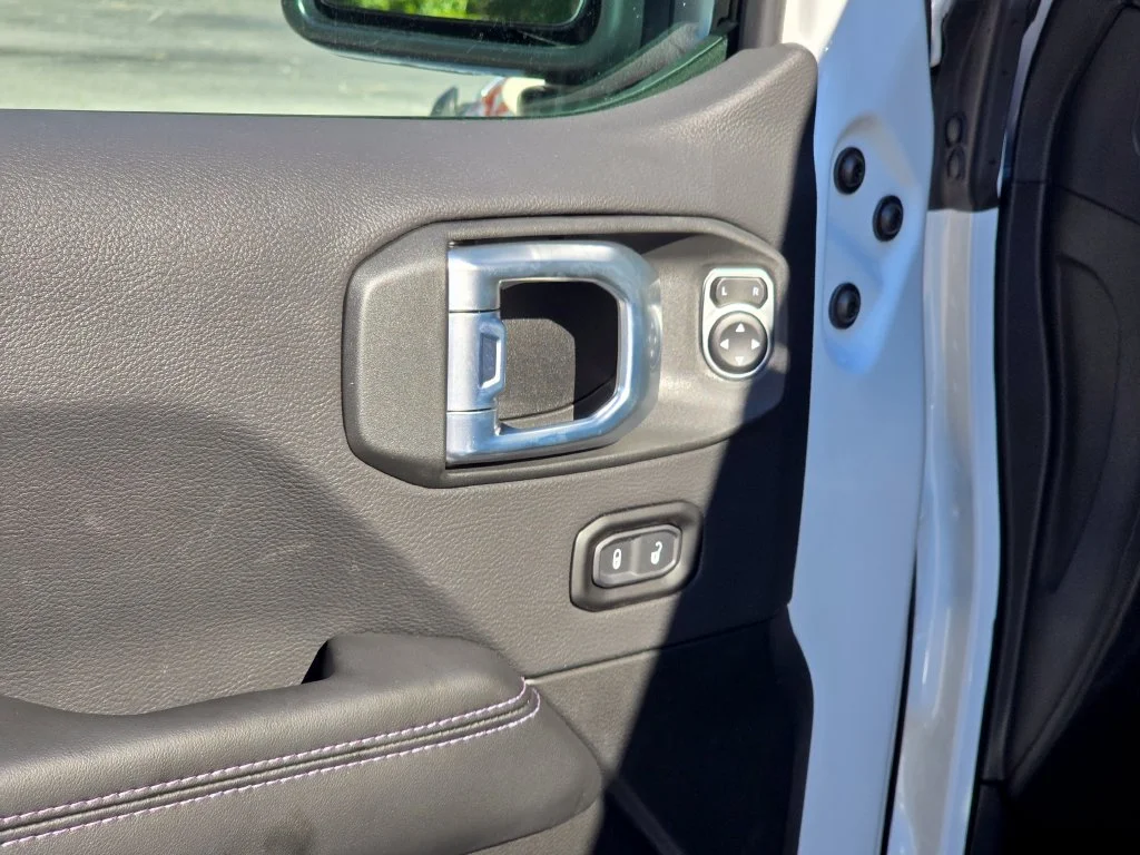 New 2026 White/off-white Jeep Sport image 31