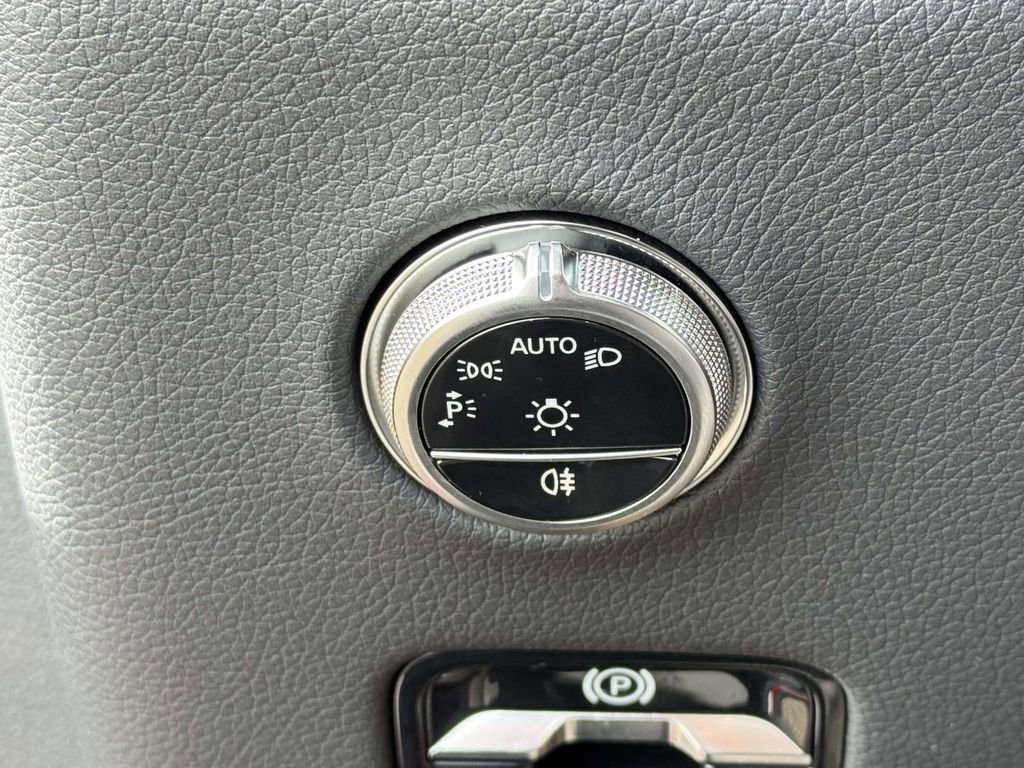 New 2026 MANUFAKTUR Patagonia Red Metallic Mercedes-Benz GLC 300 image 19