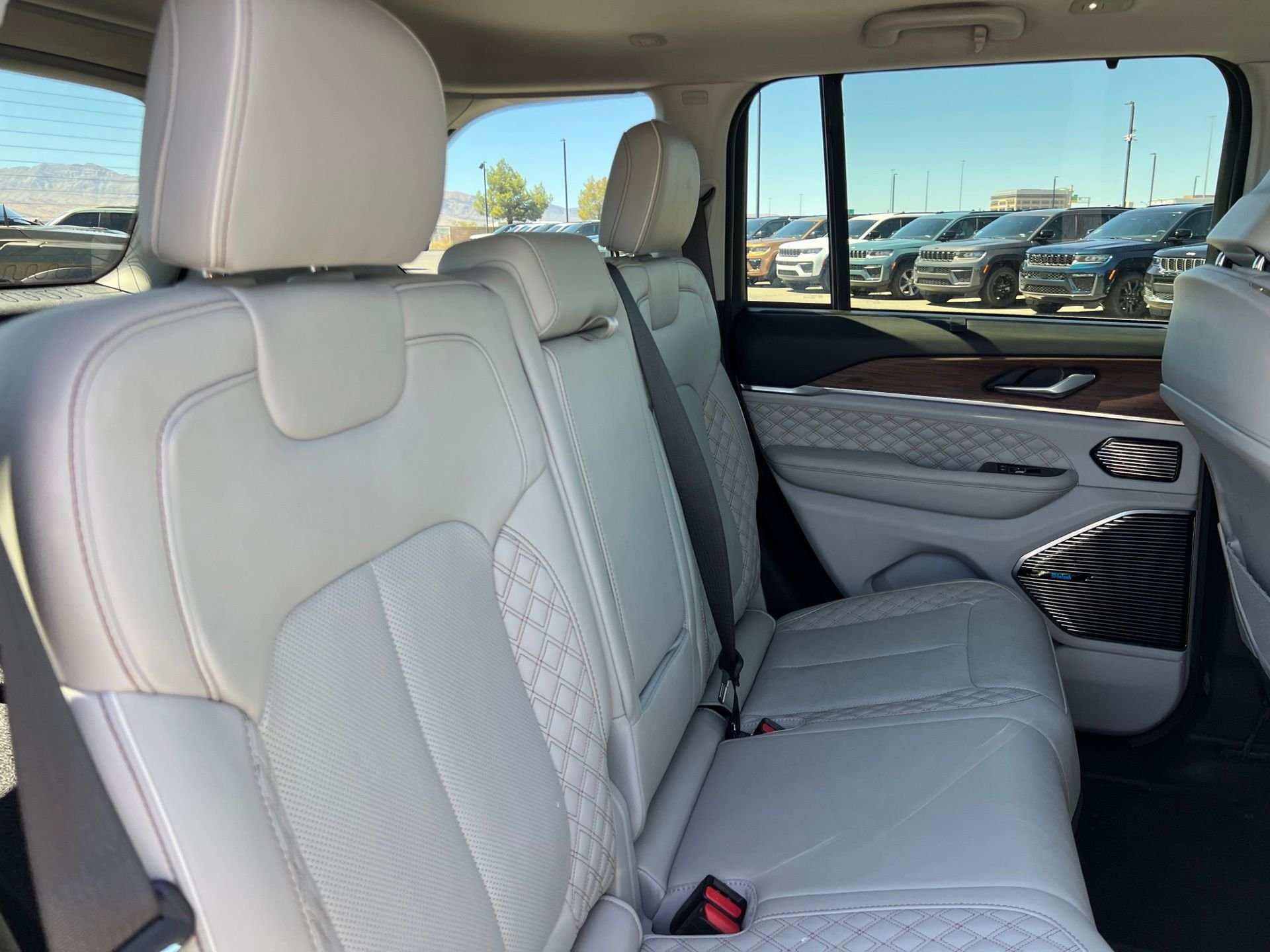 Used 2023 White Jeep Summit image 19