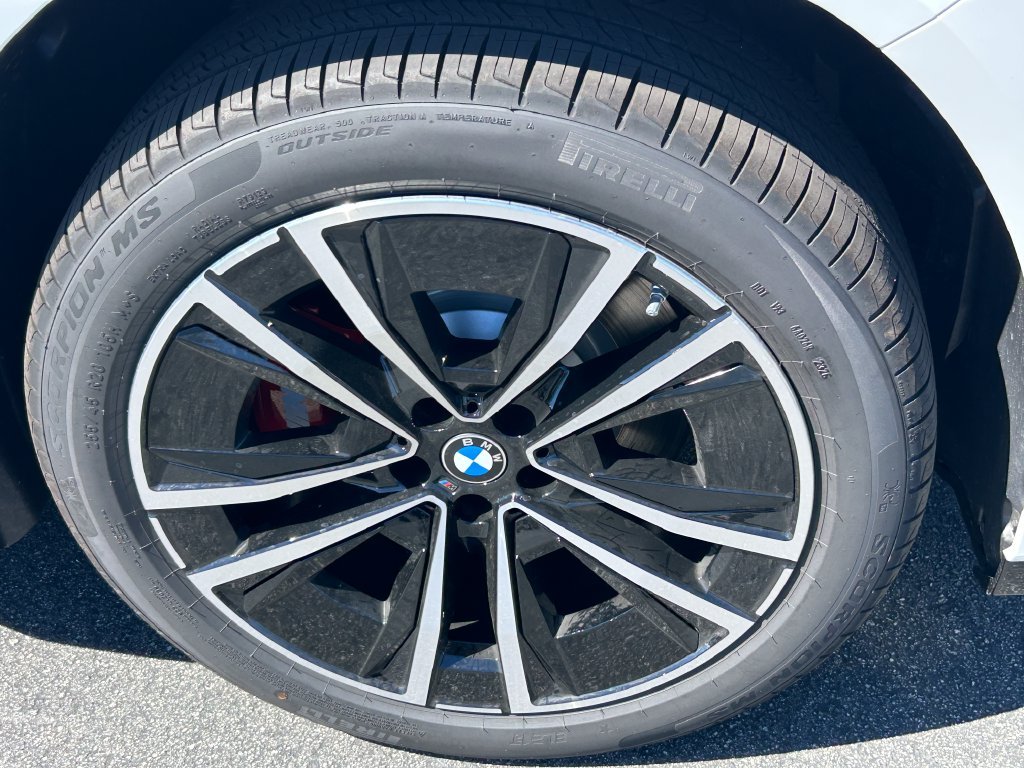 New 2027 Alpine White BMW  image 3