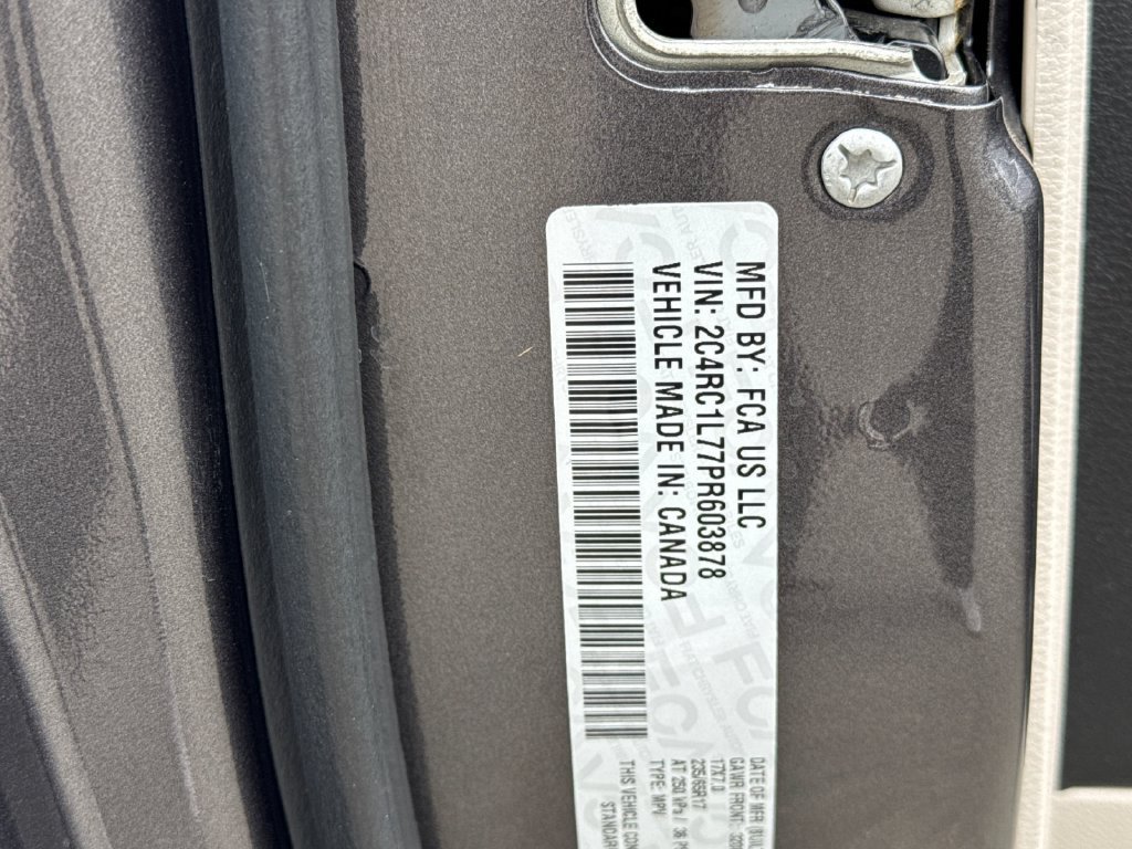 Used 2023  Chrysler Hybrid Touring L image 34