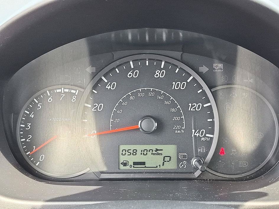 Used 2024 Graphite Gray Metallic Mitsubishi ES image 19