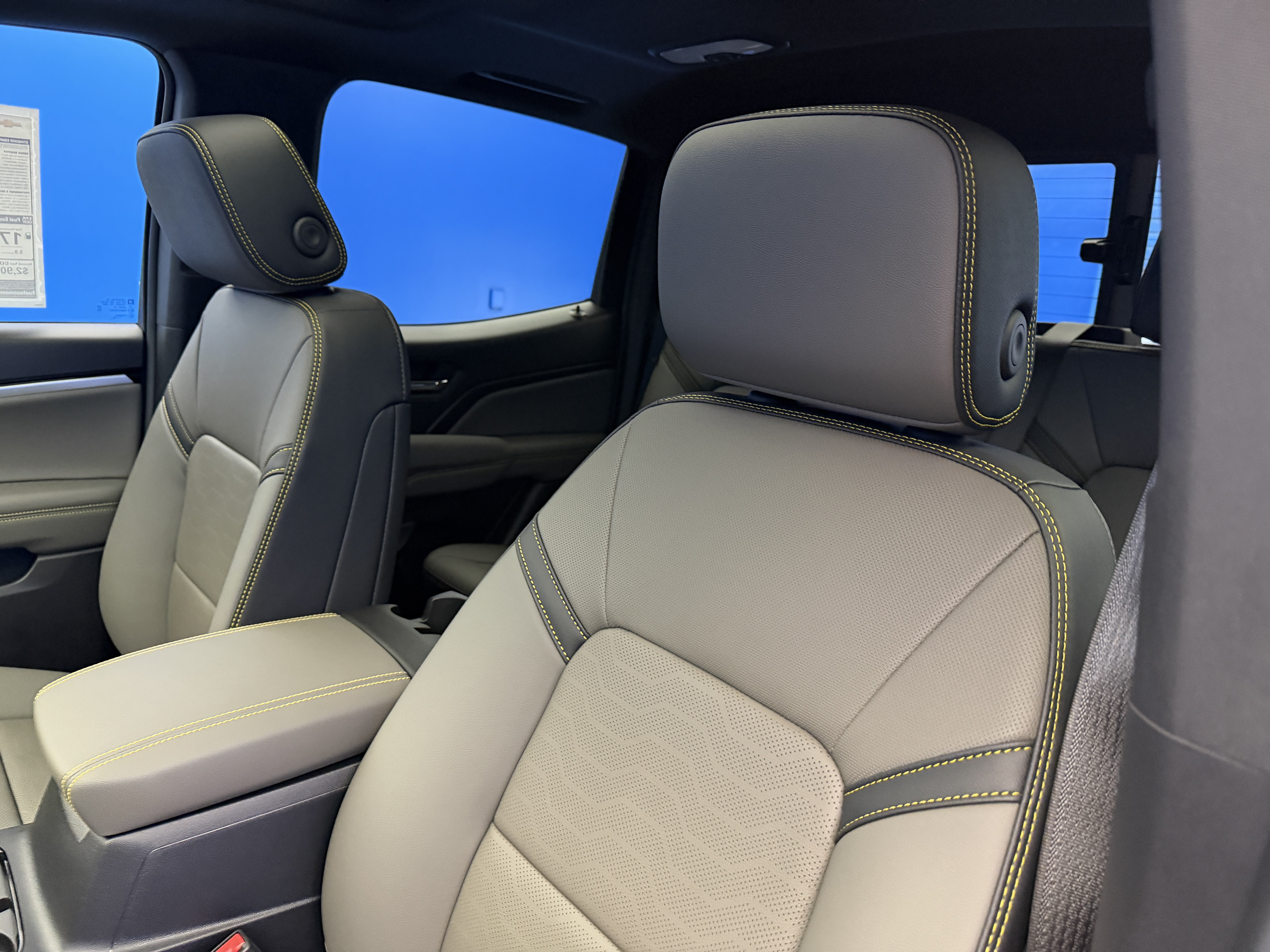 2026 Chevrolet Colorado ZR2 - Photo 12