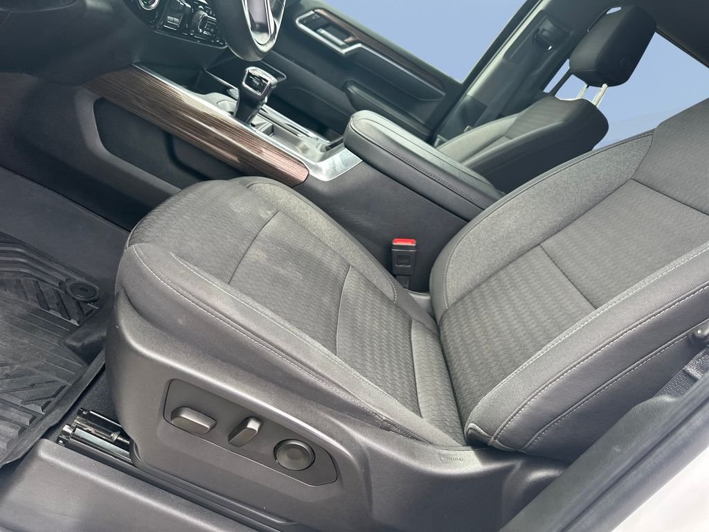Used 2025 White Chevrolet LT image 10