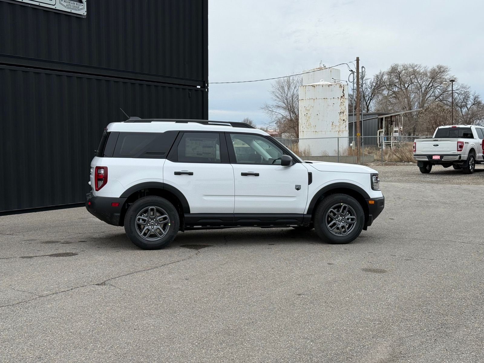 View vehicle photo 7