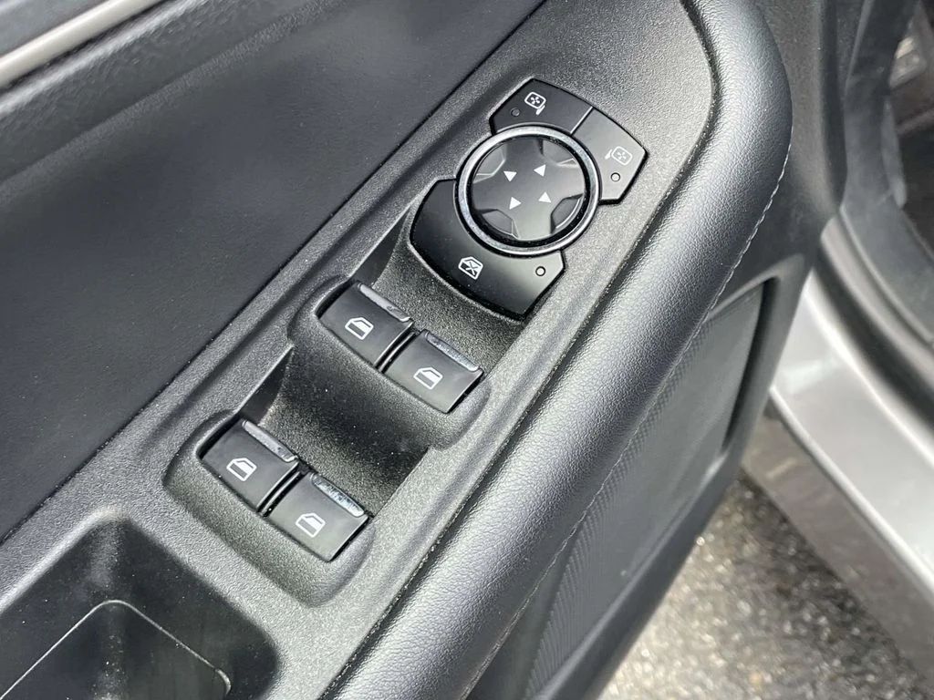 Used 2024 Gray Ford SEL image 25