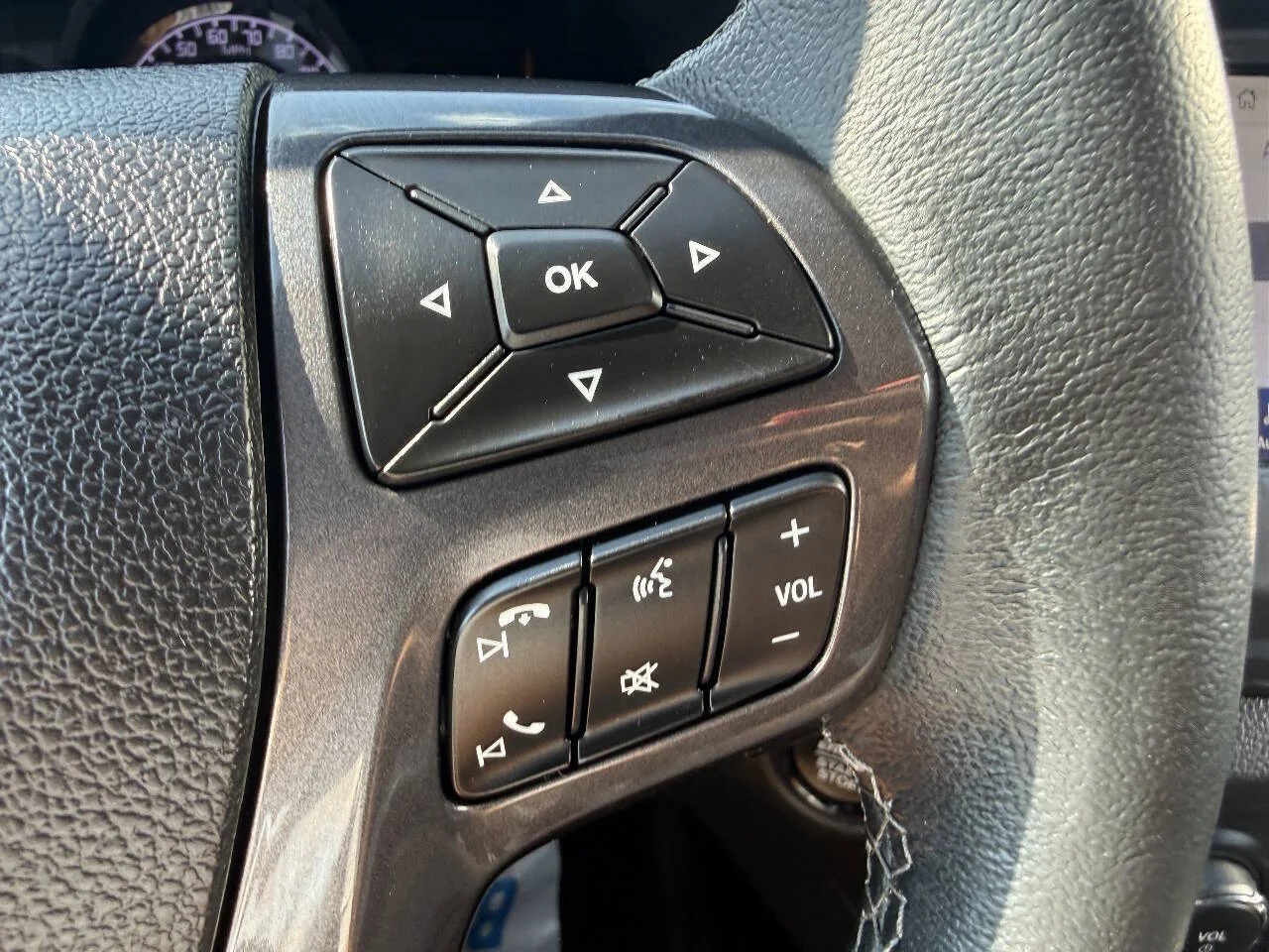Used 2020 Magnetic Ford Lariat 4x4 4dr SuperCrew 5.1 ft. SB image 19