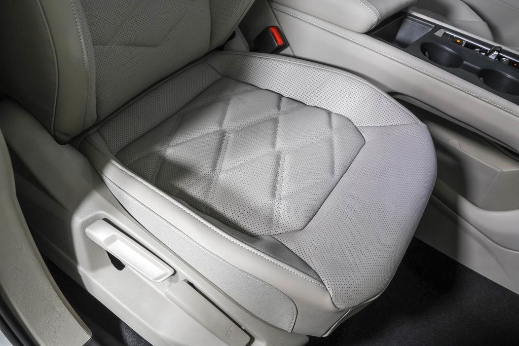 Used 2026 White Volkswagen SE image 39