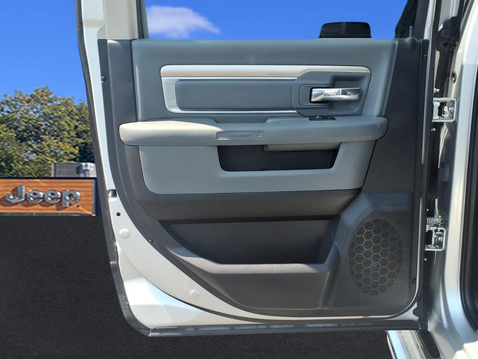 Used 2017 Bright Silver Metallic Clearcoat Ram Big Horn image 27