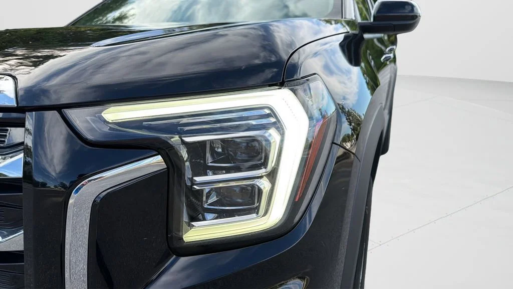 Used 2025 Ebony Twilight Metallic GMC Elevation image 34